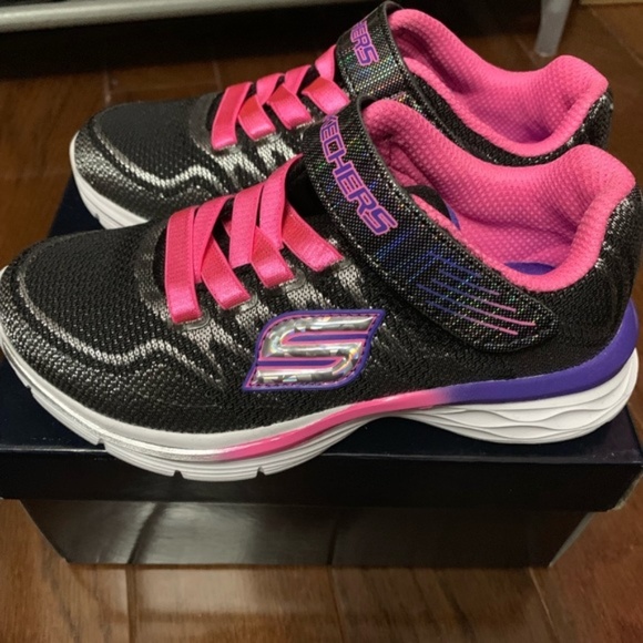 girls navy sketchers